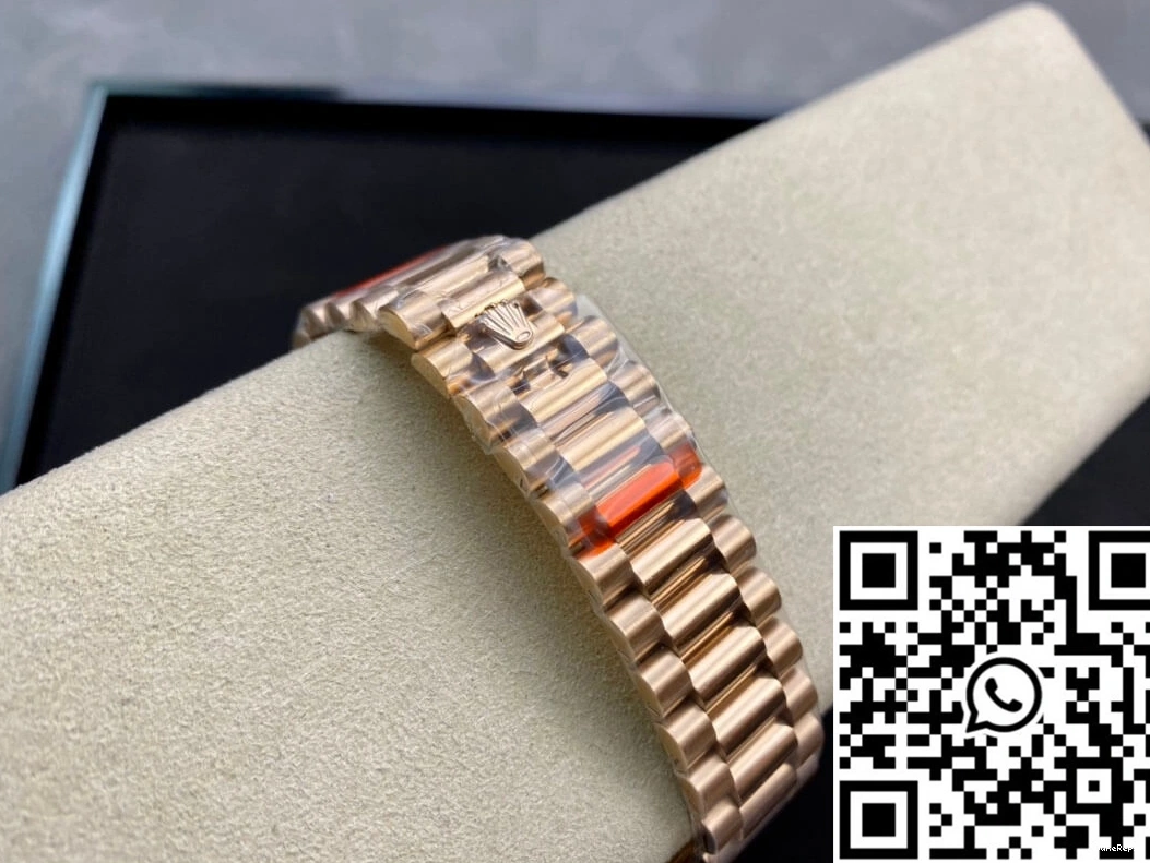 Rose EW Date Gold Factory Rolex M228235-0005 Day 0302